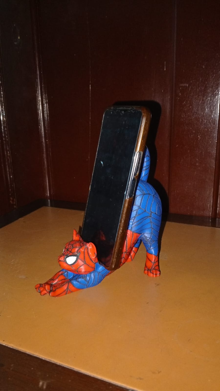 portacelular de noche Spider man